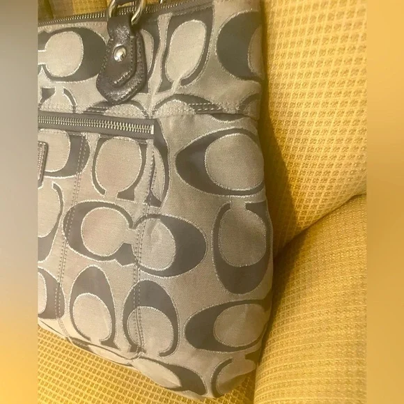 Coach Poppy Signature C Gray - GUC - Picture 4 of 11